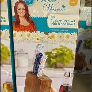 The Pioneer Woman Mazie Cutlery Prep Set with Wood Block20